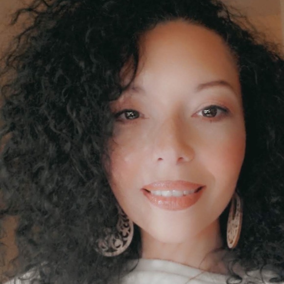 Meet your Posher, Tisha - Picture 3 of 3